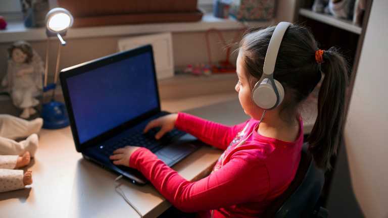 İnternet kullanan çocuklar istismar riski altında
