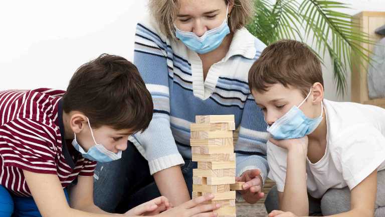 In quarantine, parents are also beginning to be exhausted