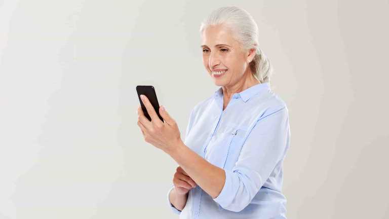 Warning from the expert: Do not forget to video chat with the elderly