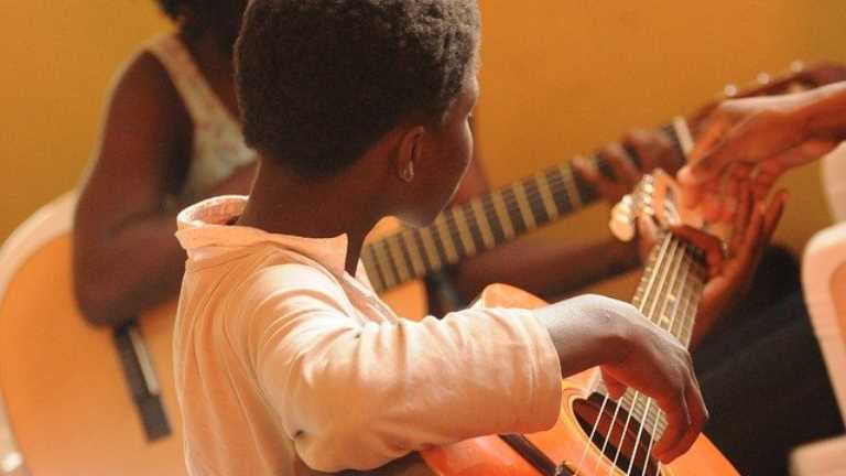 Müzik faaliyetleri ile çocukların bilişsel becerilerini destekleyebiliriz