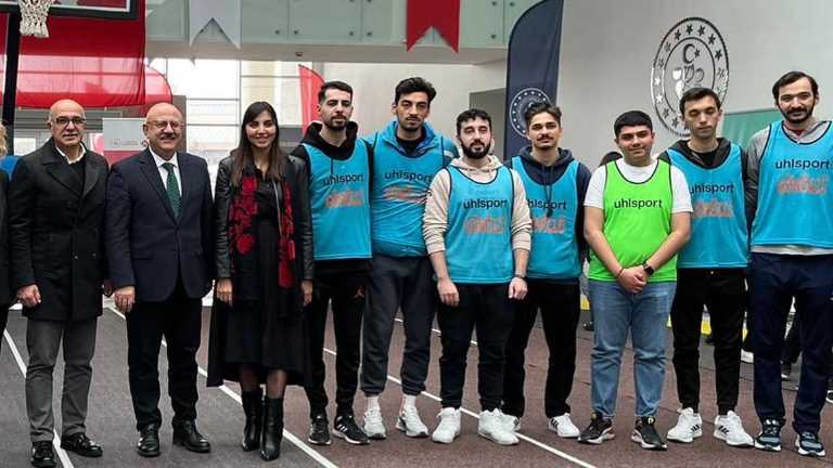 İstanbul Gençlik Spor İl Müdürlüğü ile Paydaş olarak katıldığımız 5 Aralık Dünya Gönüllüler Günü organizasyonuna üniversitemizi temsilen, Spor Yöneticiliği Bölüm Başkanı Doç. Dr. Kubilay Çimen ve Müdü