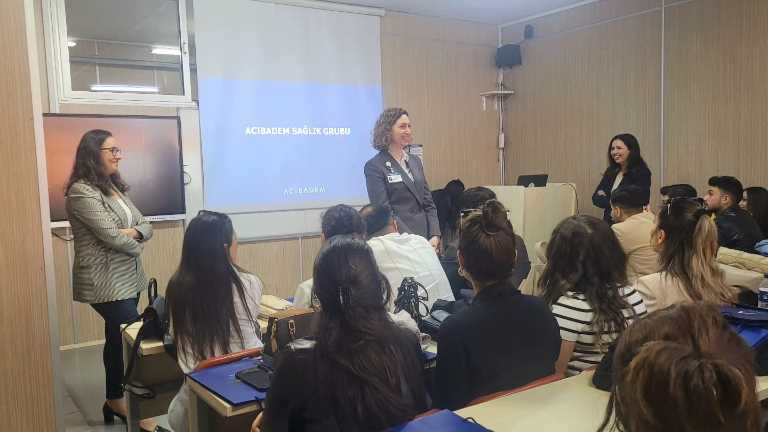 İstanbul Gelişim Üniversitesi