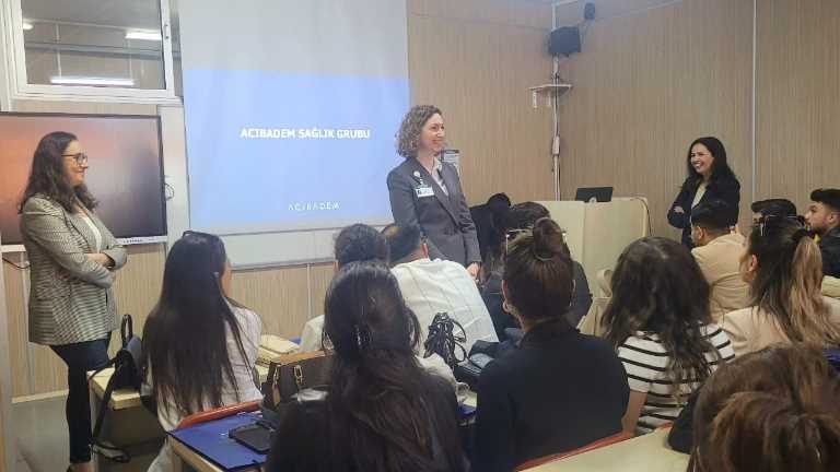 İstanbul Gelişim Üniversitesi