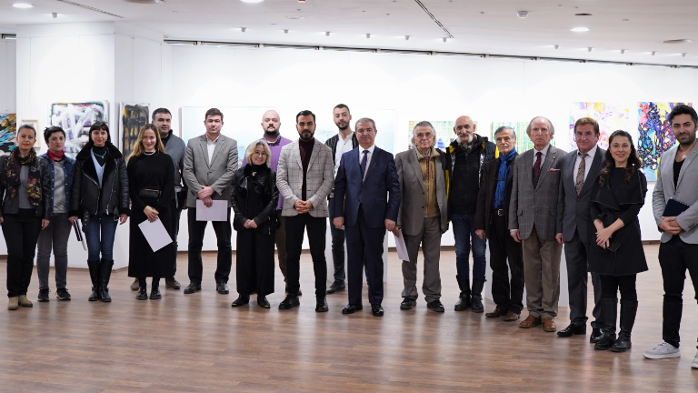 “International Selections from the Past to the Future” exhibition met with art lovers!