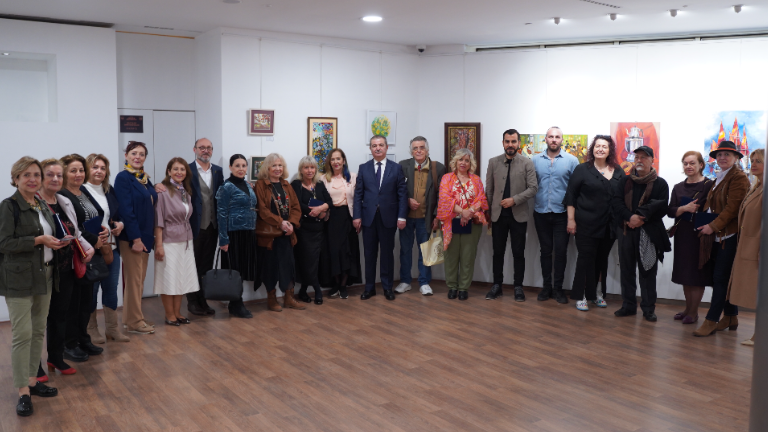 From Past to Present Group Art Exhibition met with art lovers!