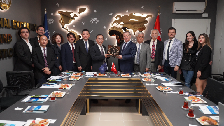 İstanbul Gelişim Üniversitesi ile Çin'deki East China Jiaotong Üniversitesi arasında iş birliği anlaşması!