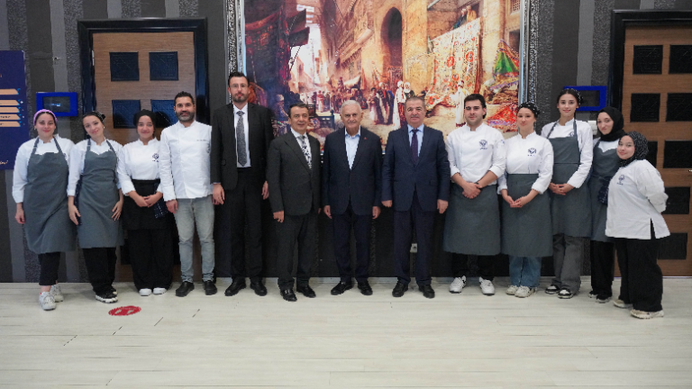 İGÜ Gastronomi öğrencileri Binali Yıldırım’a özel yemek hazırladı!