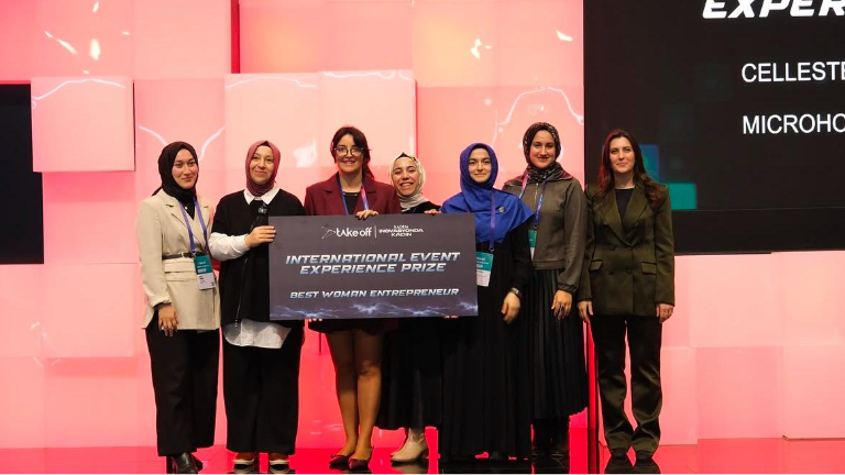 Microhobist won the "Best Female Entrepreneur" award at Take Off Istanbul!