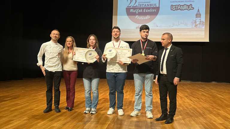 The 47th Award of the Faculty of Fine Arts!