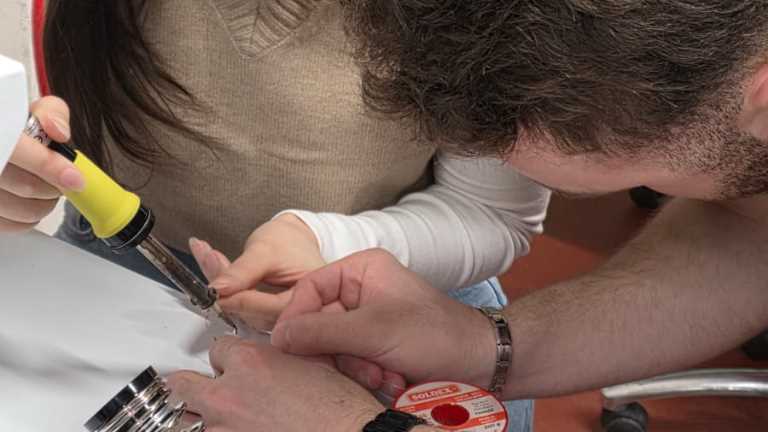 Elektrik-Elektronik Mühendisliği (İngilizce) Öğrencilerinden Piezoelektrik Sensör Uygulaması