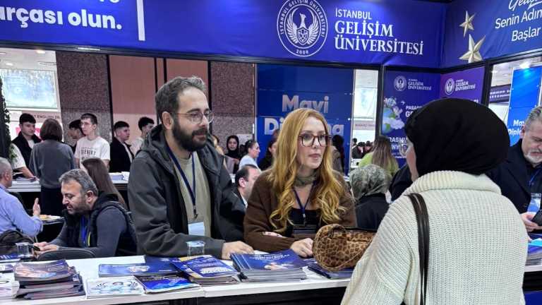 İGÜ GSF, EKET Üniversite Tanıtım Fuarı’nda aday öğrencilerle bir araya geldi!