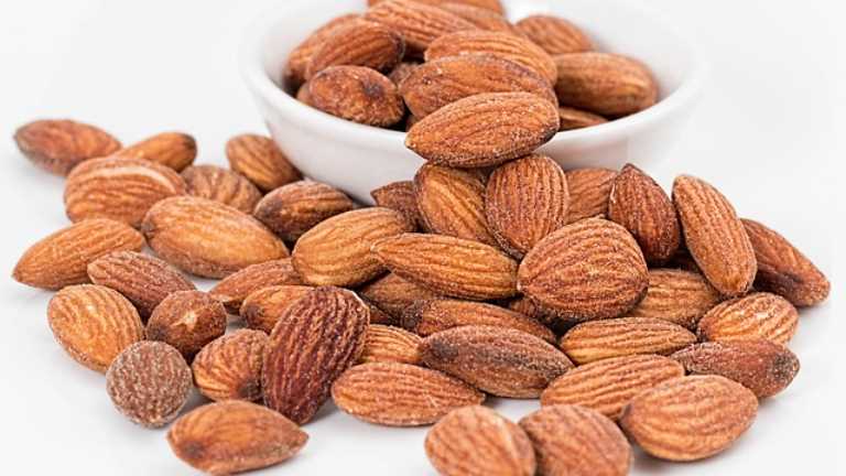 Almonds Day