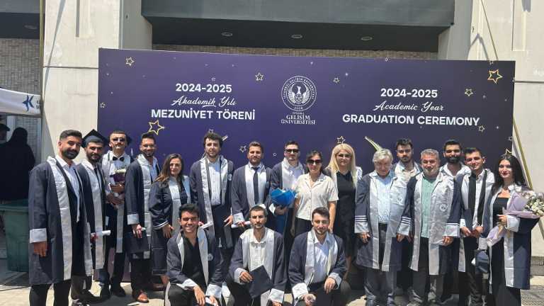 İstanbul Gelişim Üniversitesi Elektrik-Elektronik Mühendisliği Bölümü Mezuniyet Coşkusu