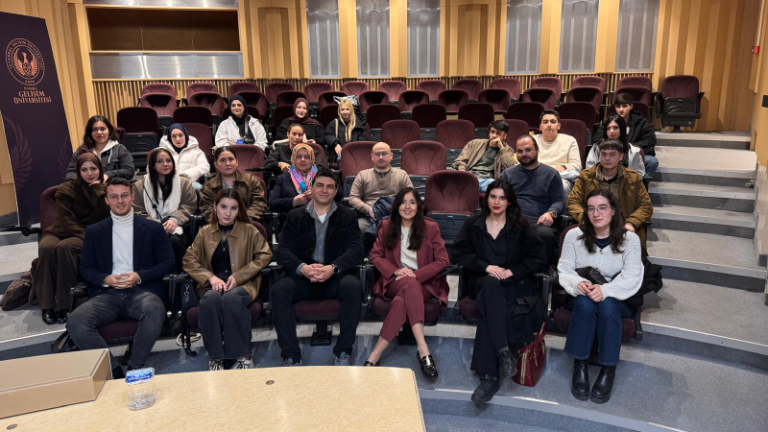 İGÜ’de Glokal Pazarlama Etkinliği: Küresel Markaların Yerel Yolculuğu Mercek Altında