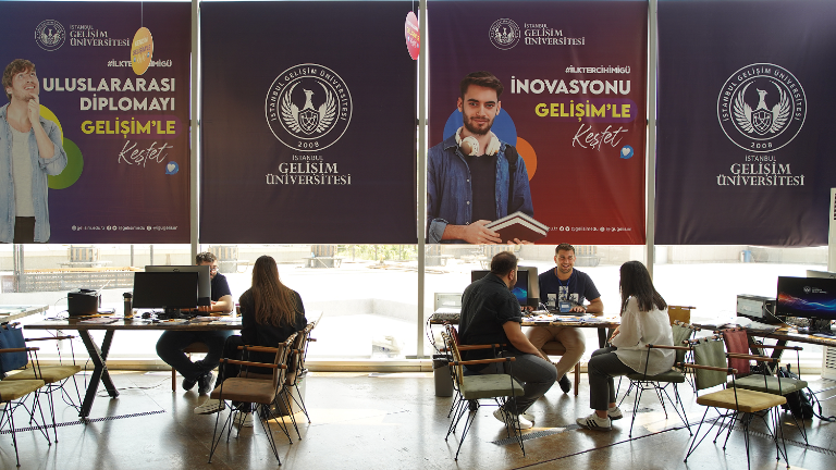 Istanbul Gelisim University Crowns Success: Monthly Scholarship Opportunities for Top Graduates