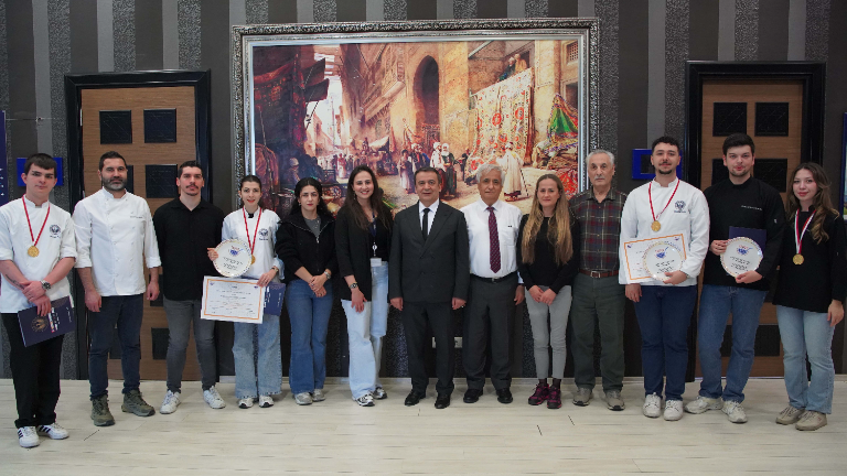 İstanbul Gelişim Üniversitesi Öğrencilerinden Uluslararası Gastronomi Festivali’nde Altın Madalya Başarısı!