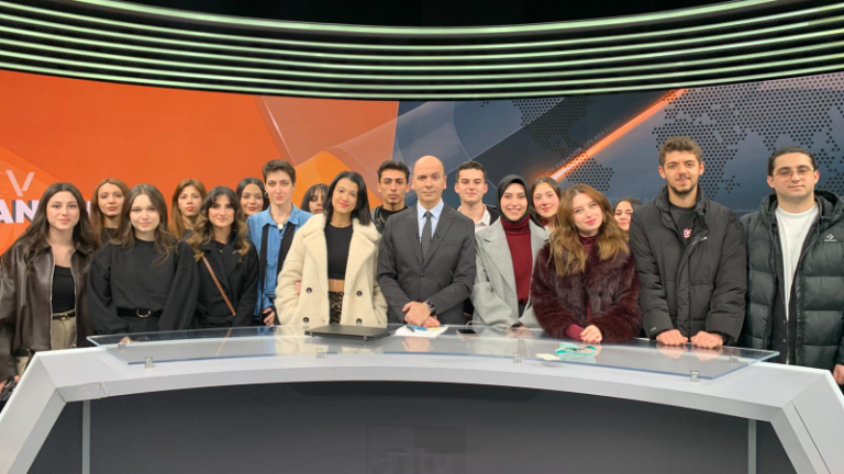 İstanbul Gelişim Üniversitesi Öğrencileri, ATV'ye Gerçekleştirilen Gezi ile Medya Sektörünü Yerinde İnceledi