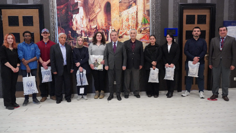 61. Kütüphane Haftası’nda İGÜ Rektörü Prof. Dr. Bahri Şahin öğrencileri ağırladı