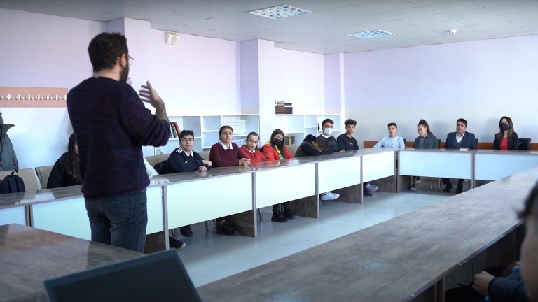 Perde Açılıyor: Gençler Sinemanın Gücünü Gelişim Film Akademisiyle Keşfediyor
