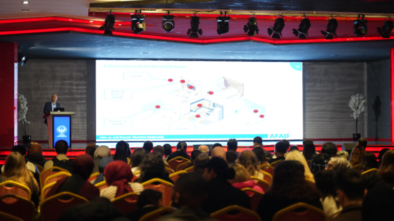 İGÜ’de Afet Bilinci Güçleniyor: Çalışanlar ve Öğrenciler Afet ve Farkındalık Eğitiminde Buluştu