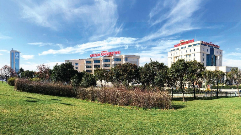 İstanbul Gelişim Üniversitesi Akademisyenine Özbekistan’dan Devlet Nişanı