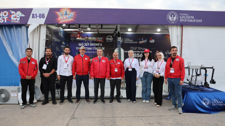 İGÜ Rektörü Prof. Dr. Bahri Şahin, Düzce Üniversitesi Rektörü Prof. Dr. Nedim Sözbir ile TEKNOFEST 2025’te Buluştu