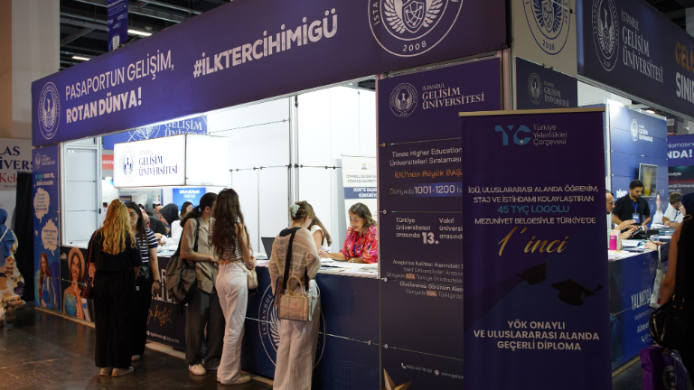 Uluslararası Akreditasyonun Lideri İGÜ, İstanbul Tercih Fuarı’nda Öğrencilere Yol Gösterdi!