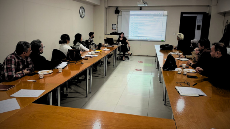 Bilirkişilik Temel Eğitimi 5.  grup, İstanbul Gelişim Üniversitesi SEM tarafından 4–7 Ekim 2025 tarihlerinde adli süreçlerde görev yapacak uzmanlara yönelik düzenlendi