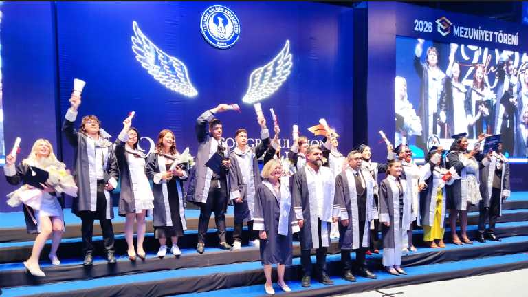 Sivil Hava Ulaştırma İşletmeciliği (İngilizce) Programı Mezunlarını Uğurladı