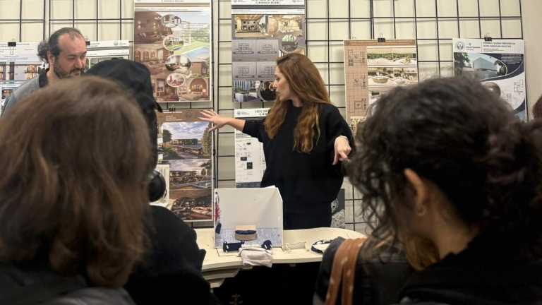 Dr. Öğr. Üyesi Minel Kurtuluş Bakırköy Güzel Sanatlar Lisesi öğrencilerine yönelik bilgilendirme ve sürdürülebilirlik atölyesi gerçekleştirdi!