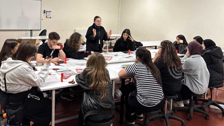 Arş. Gör. Merve Karadaban Özen, Alaeddin Yavaşça Güzel Sanatlar Lisesi öğrencileriyle kolaj atölyesinde buluştu!