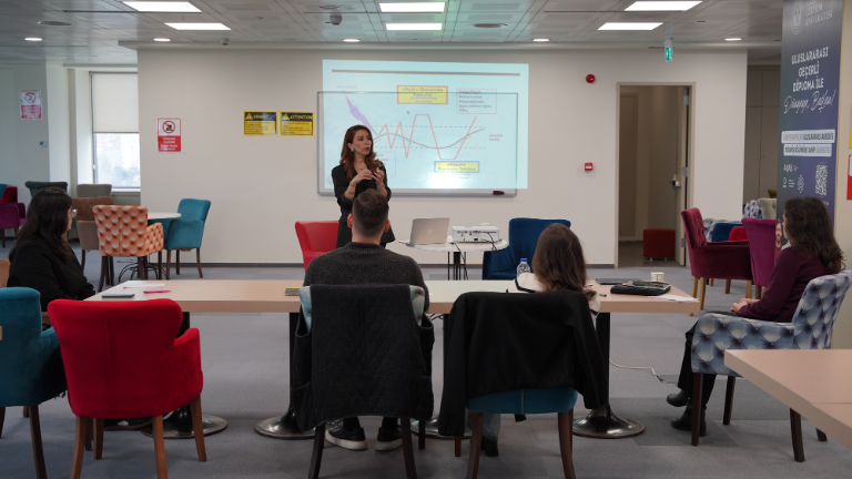 İGÜ’de Akran Mentorlüğü Eğitimiyle Öğrenci Liderliği Güçleniyor