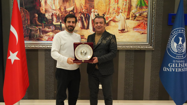 Türkiye’nin Teknoloji Vizyonu İGÜ’de Buluştu: T3 Vakfı Mütevelli Heyeti Üyesi, TEKNOFEST Genel Sekreteri Muhammet Saymaz’dan İGÜ’ye Ziyaret  