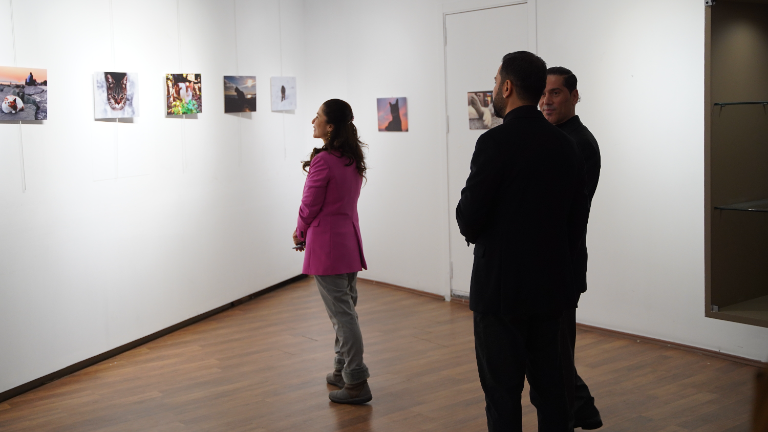 İstanbul Gelişim Üniversitesi SATMER’den Anlamlı Sergi: “Patilerin İzinde” Sanatseverlerle Buluştu