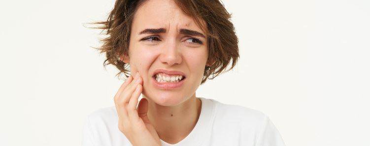 Diş Hassasiyeti Nedir? Nedenleri ve Korunma Yöntemleri