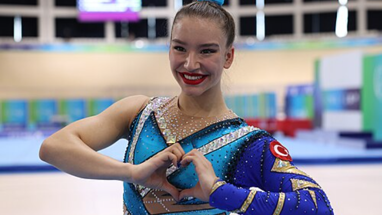 İstanbul Gelişim University Student Ayşe Begüm Onbaşı Wins Silver Medal at World Cup