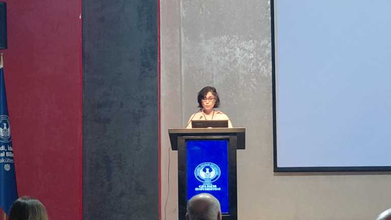 Çalıştayda moderatörlük görevini üstlenen Dr. Öğr. Üyesi Selda Tunç Subaşı, toplumsal eşitlik odaklı önerileri paylaştı.